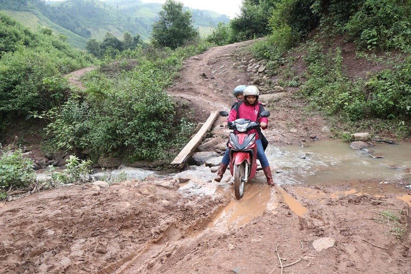Bộ trưởng Nguyễn Kim Sơn gửi thư chia buồn tới gia đình cô giáo gặp nạn trên đường trở lại điểm trường