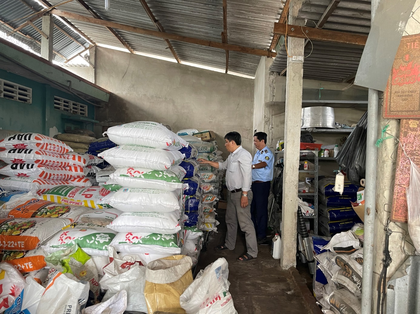  Xử phạt 2 cơ sở kinh doanh phân bón kém chất lượng tại Tiền Giang