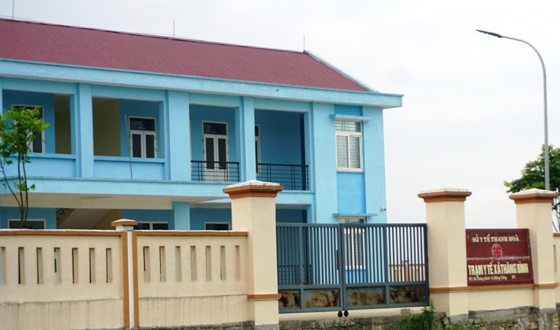 Thanh Hóa đình chỉ công tác 15 ngày đối với 2 cán bộ tiêm vắc xin hết hạn cho trẻ