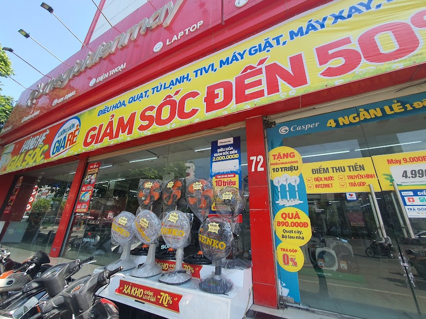 Nhiều siêu thị điện máy tung cơn mưa khuyến mãi cho các mặt hàng điện lạnh