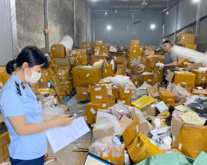 Phát hiện kho chứa hơn 28 ngàn sản phẩm mỹ phẩm, đồ gia dụng không rõ nguồn gốc