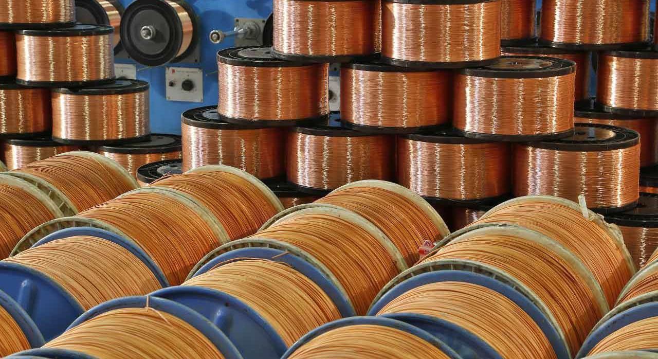 Thị trường hàng hóa 245 Kim loại chìm trong sắc đỏ, năng lượng tăng trở lại