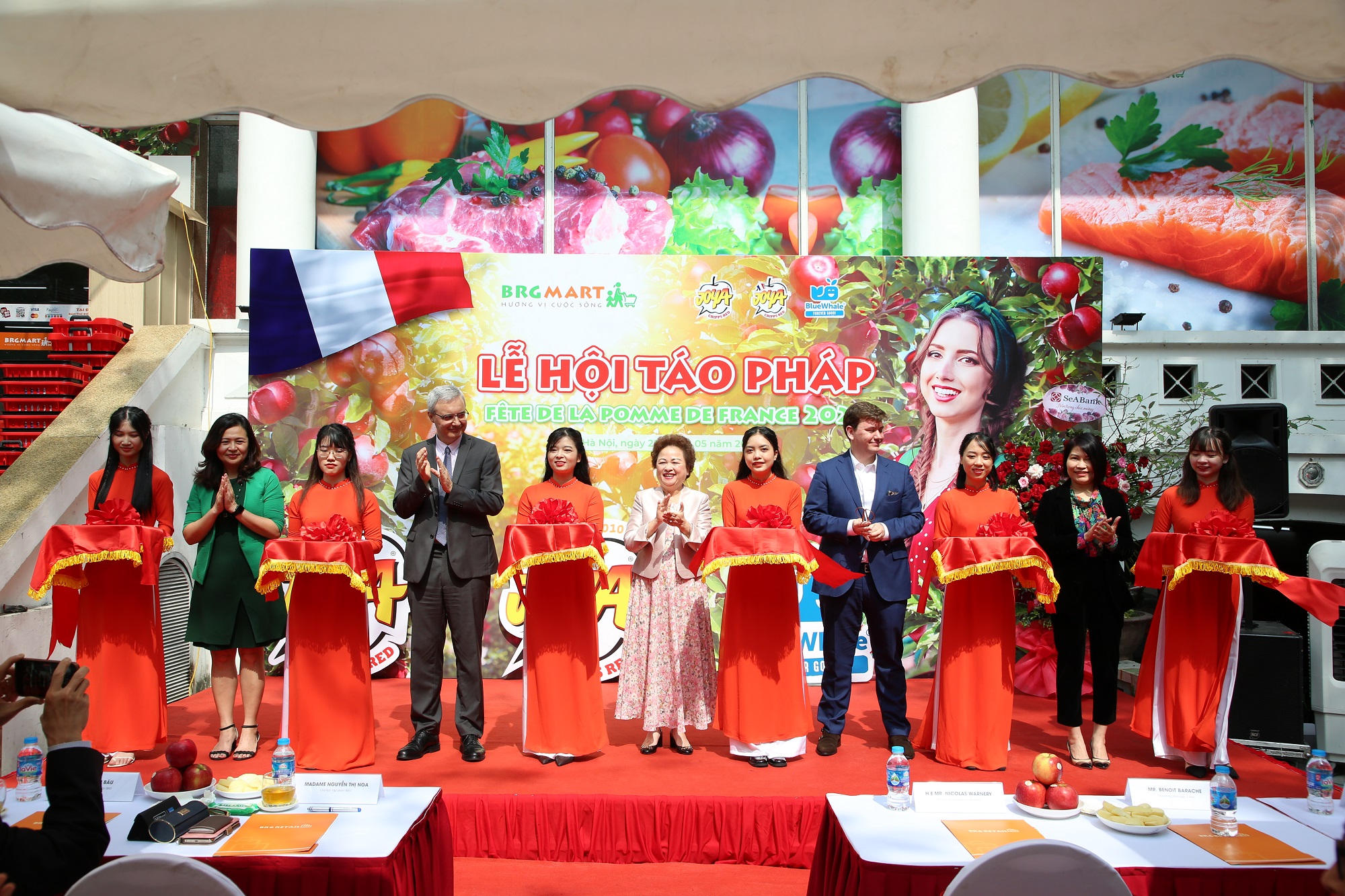 Rộn ràng mua sắm tại Lễ hội táo Pháp 2023