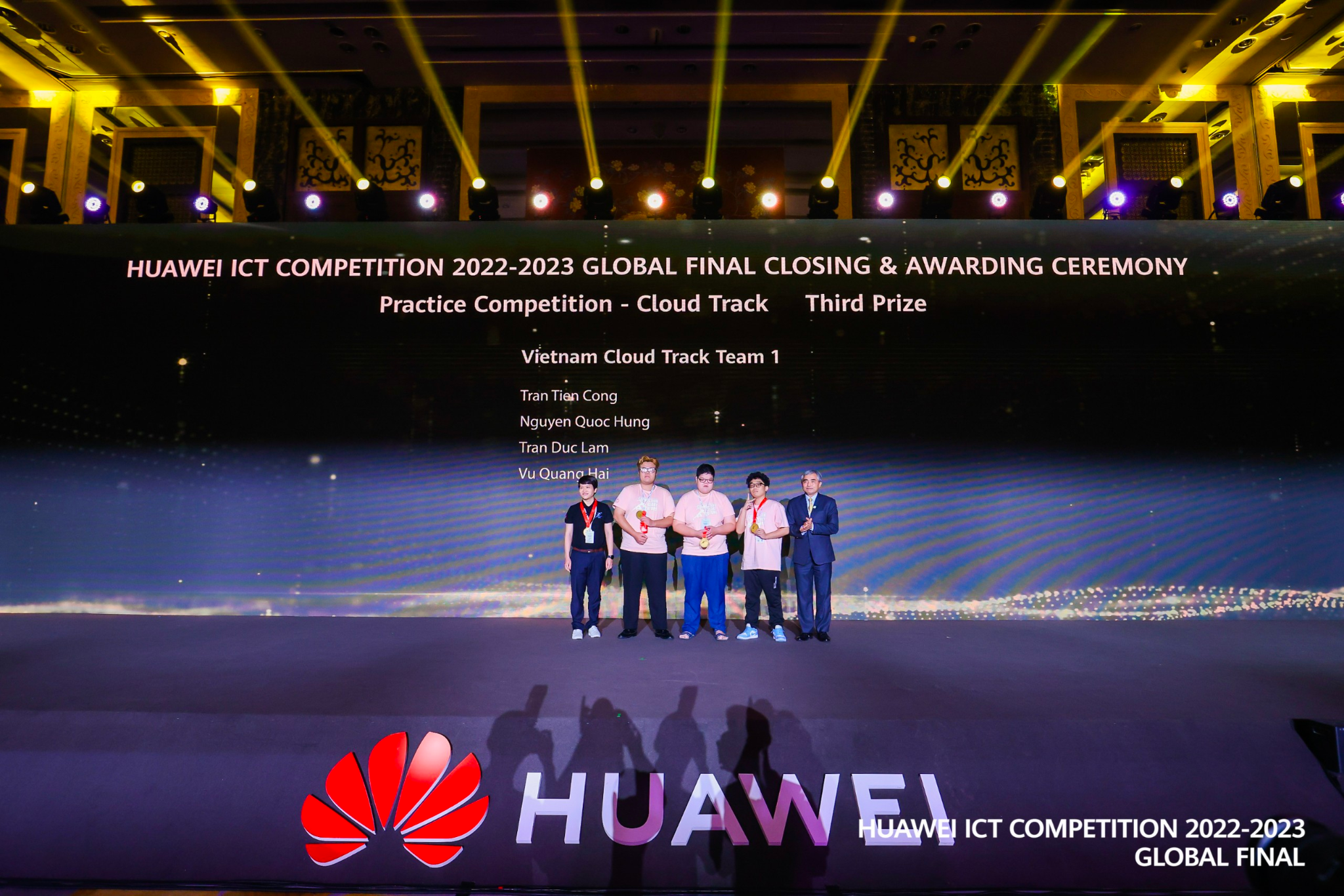 Sinh viên Việt Nam giành giải Ba chung kết toàn cầu Cuộc thi Huawei ICT Competition 2022-2023