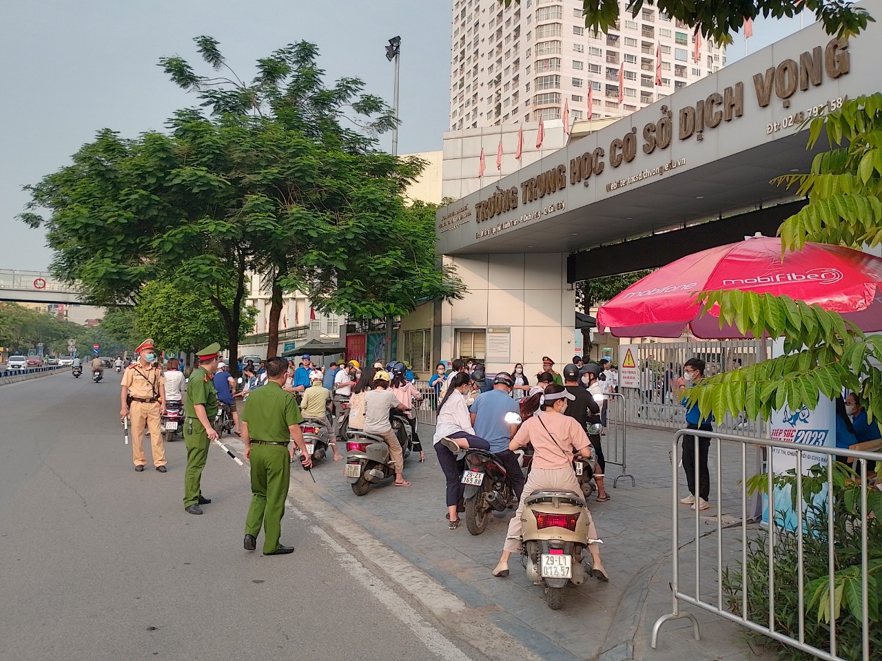 Hà Nội Gần 130.000 thí sinh bắt đầu kì thi tuyển sinh vào lớp 10