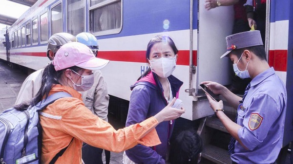 Giảm 10% giá vé tàu cho học sinh đi thi, nhập học mùa thi