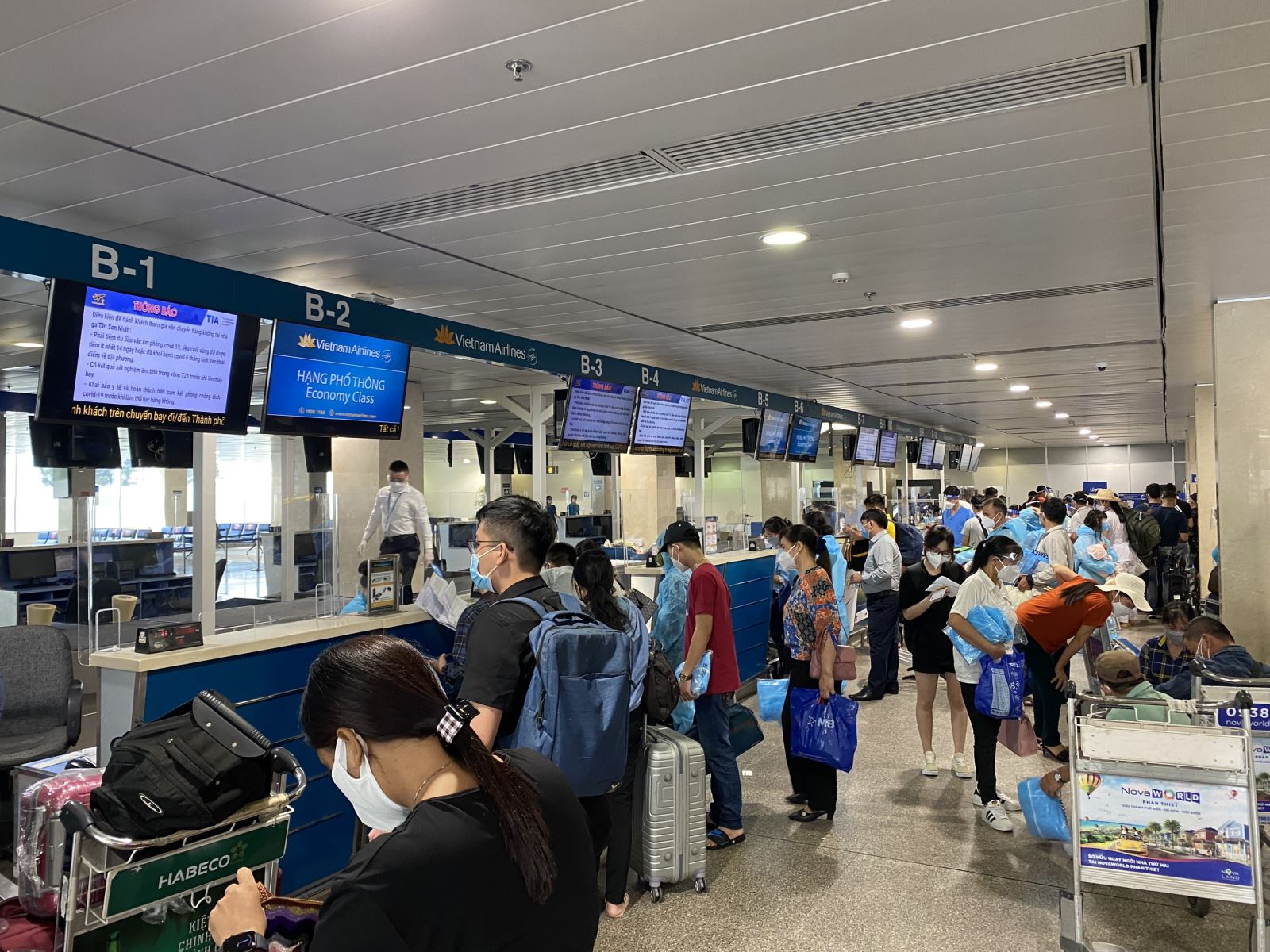 Nguyên nhân chưa bỏ giá trần vé máy bay