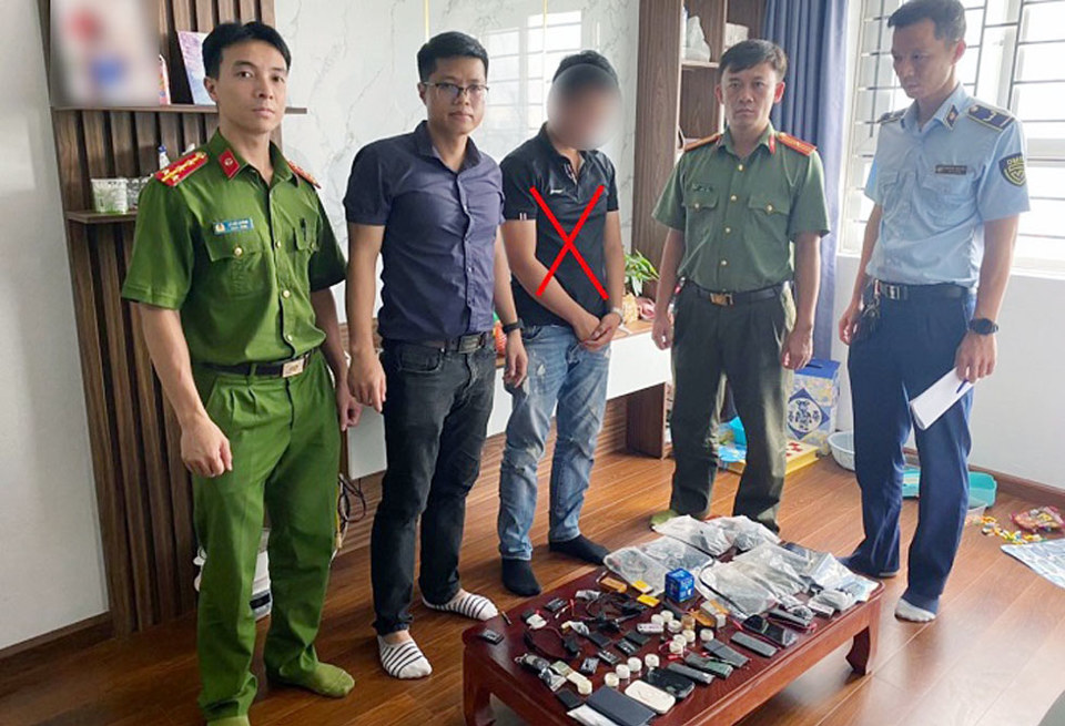 Triệt phá đường dây cung cấp thiết bị gian lận thi cử