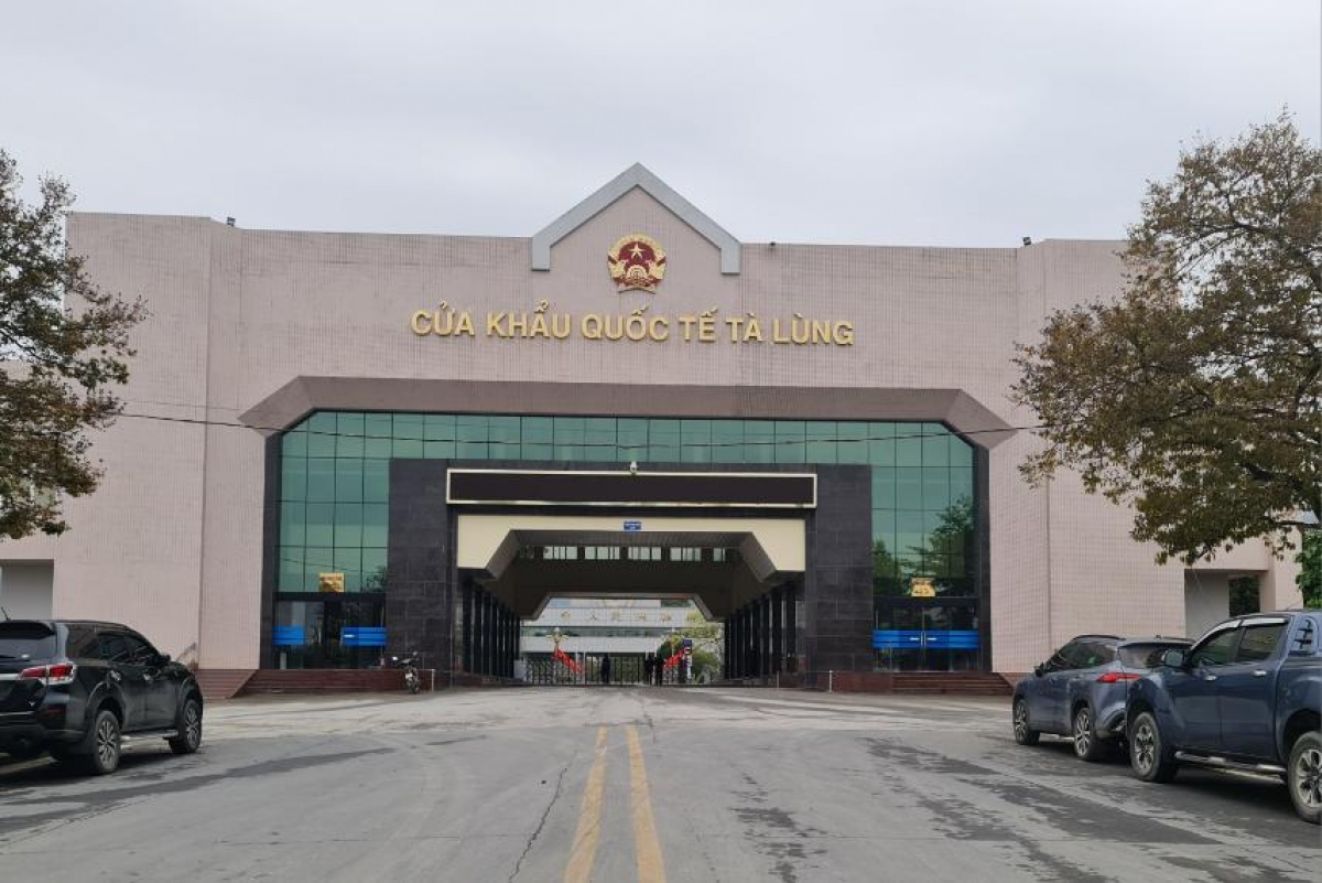 Nối lại hoạt động xuất nhập cảnh tại cửa khẩu Tà Lùng