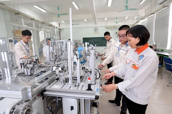 TP.HCM Nâng cao chất lượng nguồn nhân lực đảm bảo cung ứng và tái cơ cấu các ngành