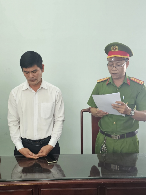 Khởi tố, bắt tạm giam Phó Giám đốc Chi nhánh Ngân hàng làm giả giấy tờ