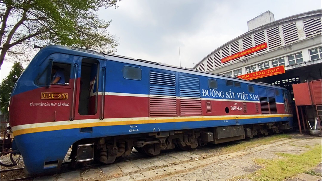 Bộ Giao thông Vận tải đề xuất kéo dài tuổi thọ đầu máy, toa xe đường sắt