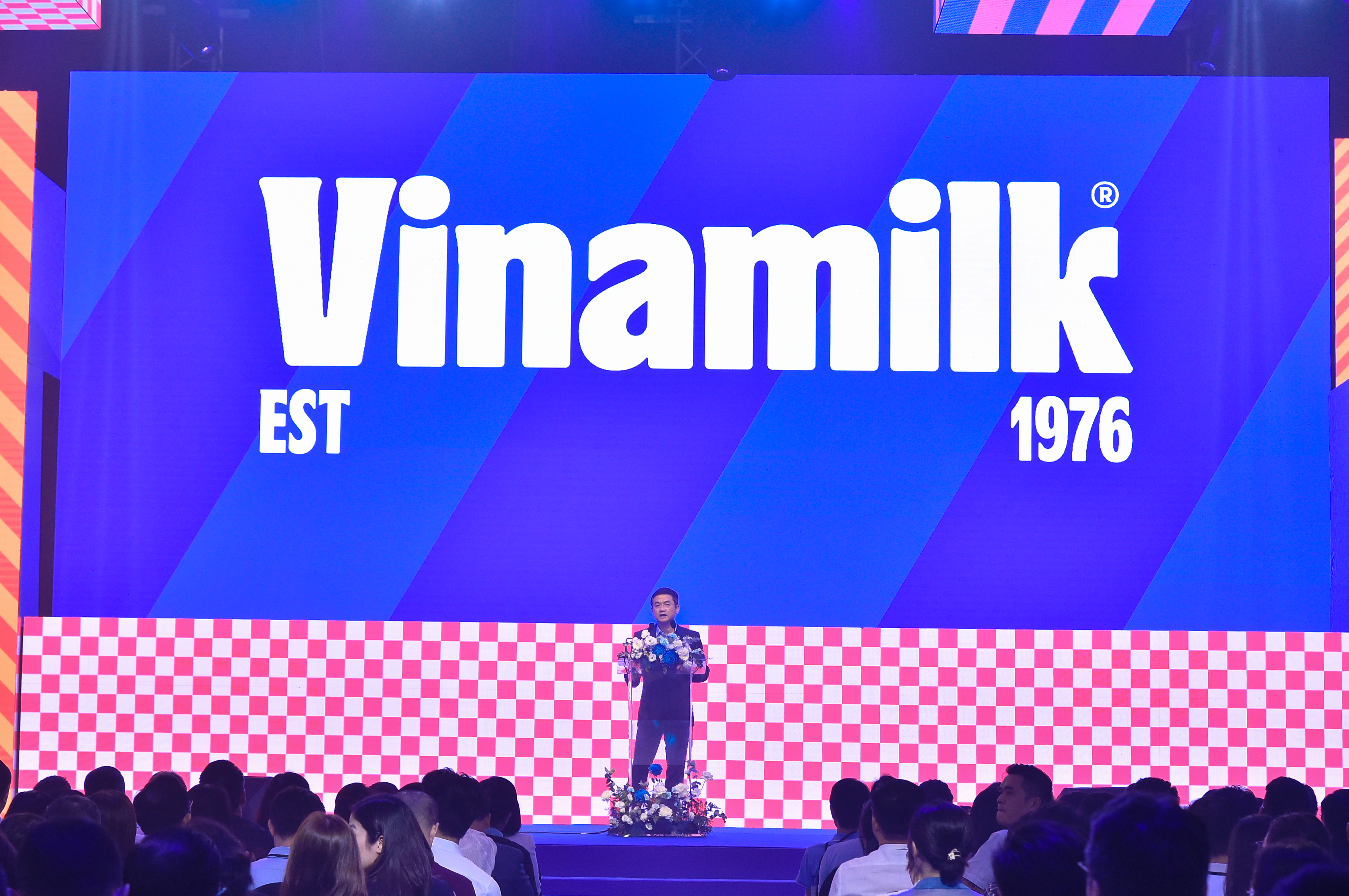 Vinamilk mở màn hành trình mới ấn tượng với bộ nhận diện thương hiệu được đầu tư công phu