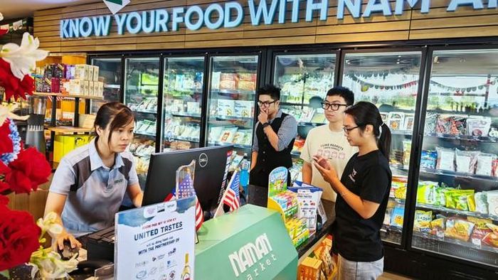 Thực phẩm ngoại hút khách Việt