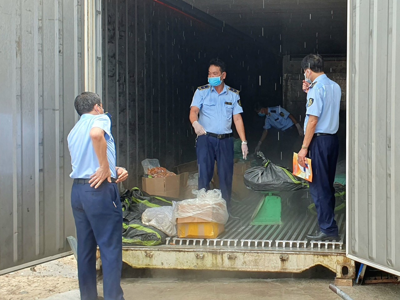 Hải Dương kịp thời ngăn chặn hơn 2 tấn nội tạng động vật bốc mùi hôi thối chuẩn bị đưa đi tiêu thụ