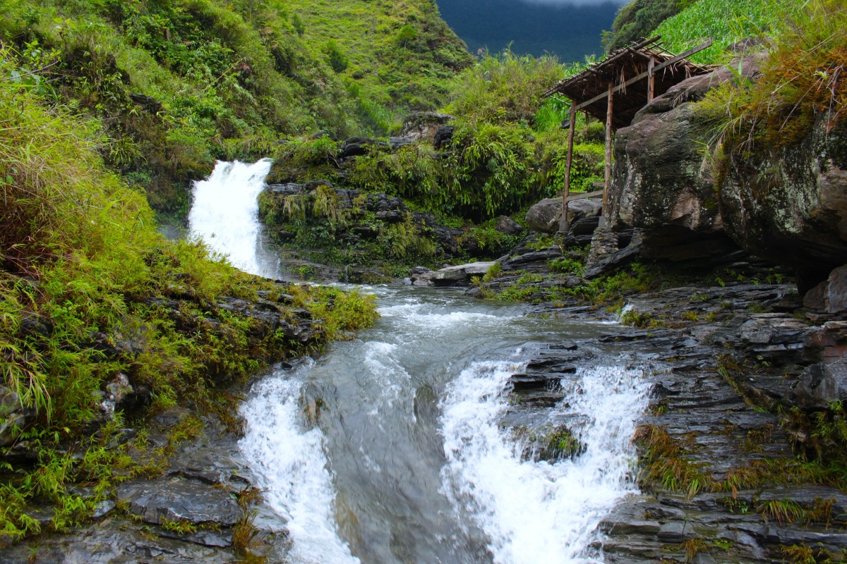 Tạm dừng hoạt động tắm tại thác Du Già sau vụ du khách tử vong