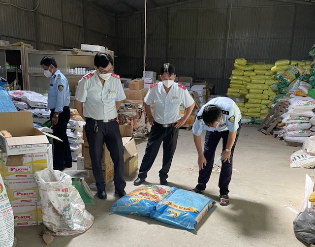 Vi phạm trong sản xuất phân bón Công ty TNHH Quốc tế Nông Nghiệp Vàng bị phạt hơn 200 triệu đồng