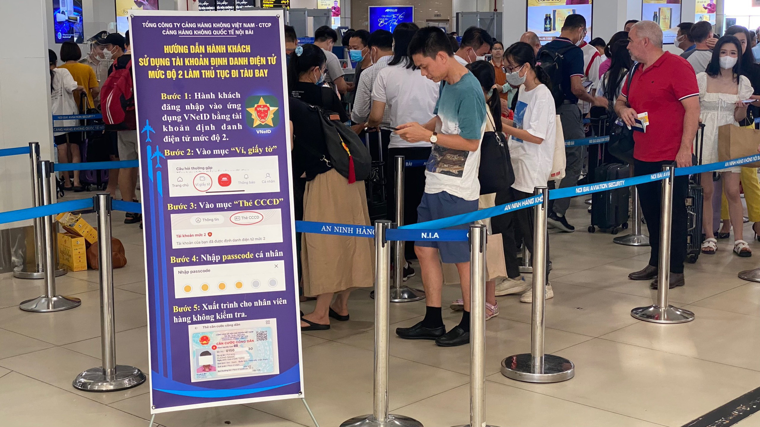 Nhiều bất cập khi checkin sân bay bằng tài khoản VNeID