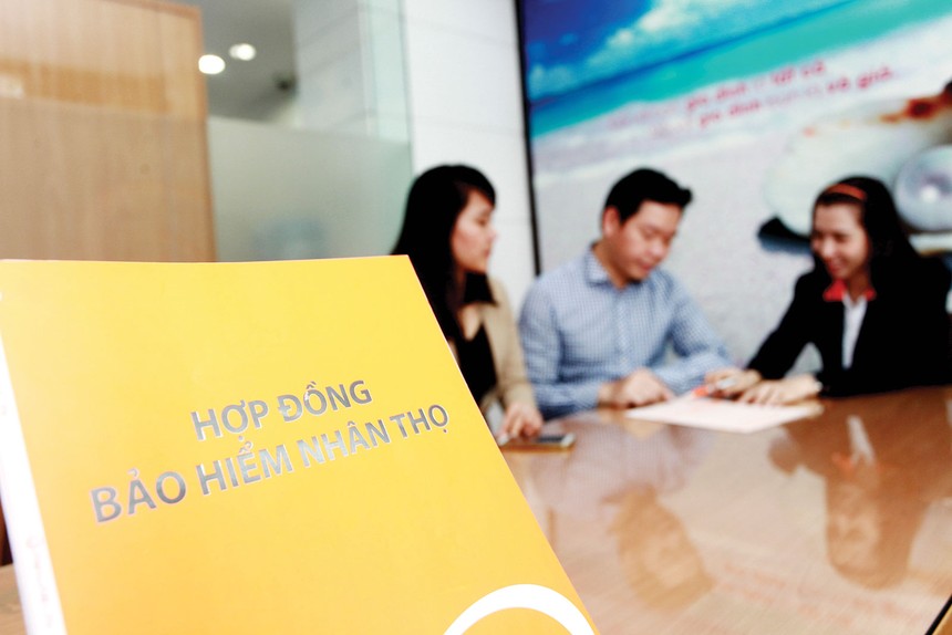 Thủ tướng yêu cầu khẩn trương thanh tra, làm rõ việc bán bảo hiểm qua ngân hàng