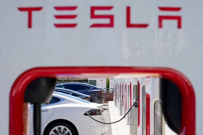 Mất kiểm soát lái khoảng 280 ngàn xe Model 3Y của Tesla bị điều tra