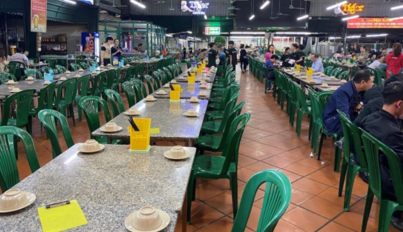 Kinh tế khó khăn, người dân bớt uống bia 