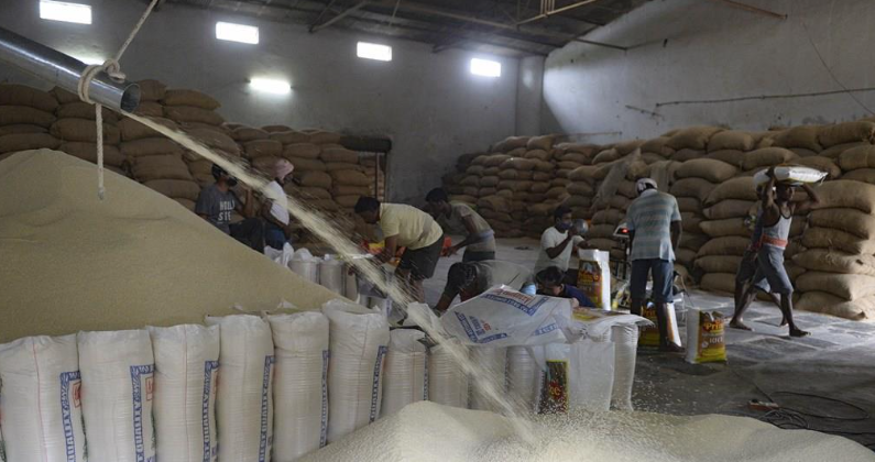 Châu Á và châu Phi chịu gánh nặng lớn nhất sau các lệnh cấm xuất khẩu gạo