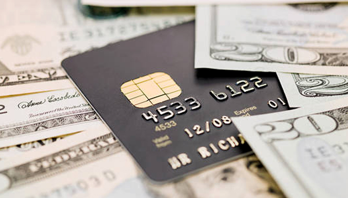 Người Mỹ nợ thẻ tín dụng lên tới 1 nghìn tỷ USD