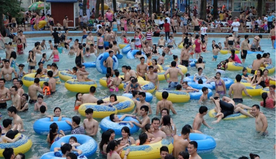 Những nguy cơ tiềm ẩn tại các bể bơi công cộng