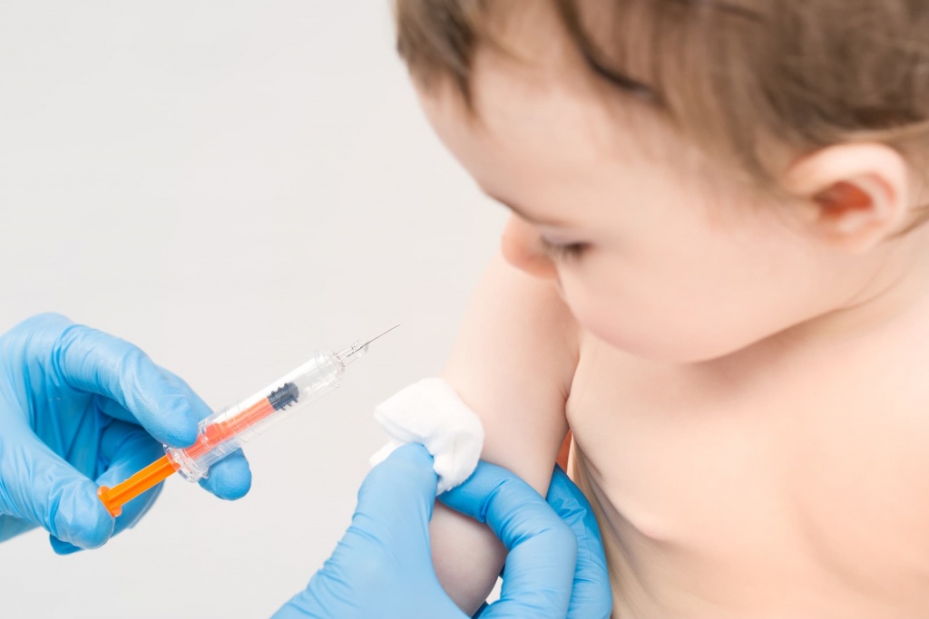 Hà Nội tổ chức tiêm bù vaccine cho trẻ em tại cơ sở giáo dục mầm non, tiểu học