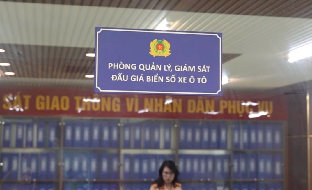 Tạm dừng đấu giá biển số ô tô vì trục trặc kỹ thuật