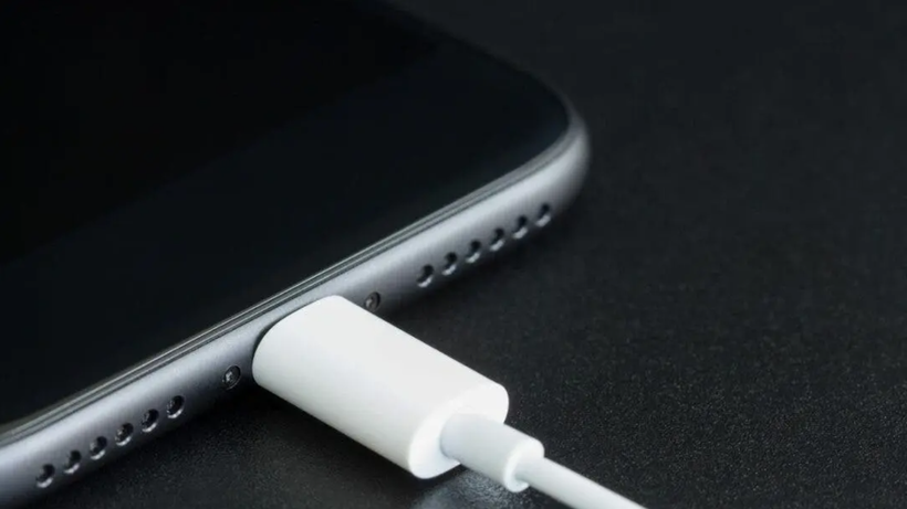 Apple cảnh báo nguy hiểm có thể xảy ra khi sạc iPhone qua đêm