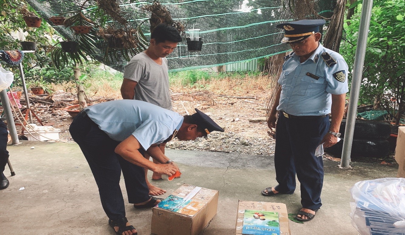 Bình Dương Chuyển hồ sơ vụ việc buôn bán sách giả sang Cơ quan Cảnh sát điều tra