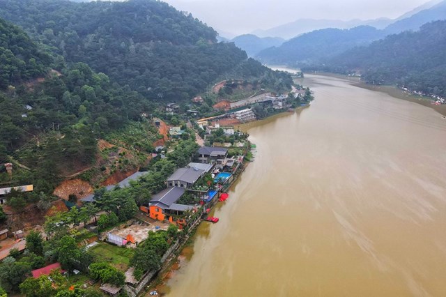 Hà Nội yêu cầu xử lý nghiêm loạt biệt thự, homestay ‘xẻ thịt’ đất rừng