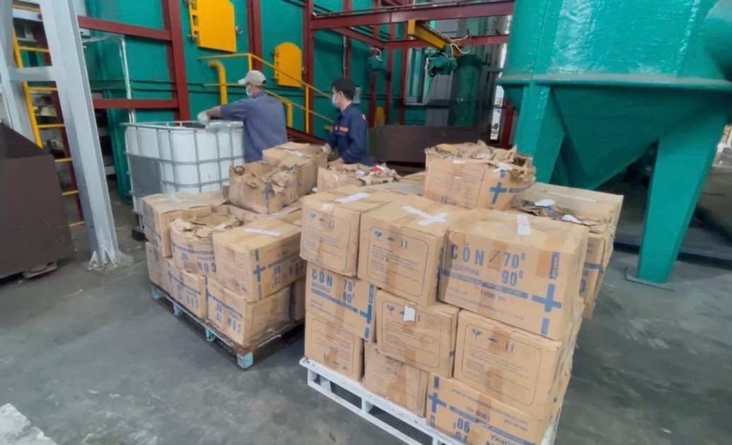 TPHCM Tiêu hủy hơn 30.000 sản phẩm hàng hóa nhập lậu, trị giá gần 1,8 tỷ đồng