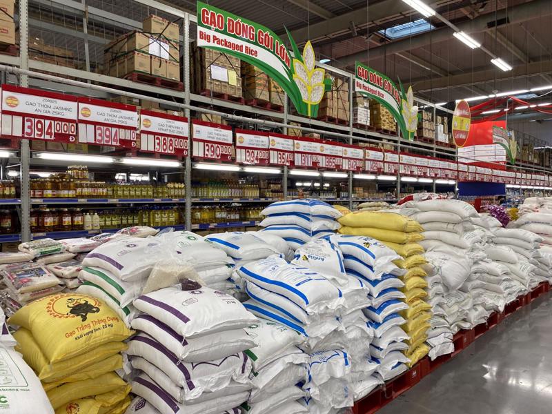 Chủ tịch TP.HCM yêu cầu tăng cường kiểm tra, ngăn chặn đầu cơ, nâng giá gạo bất hợp lý