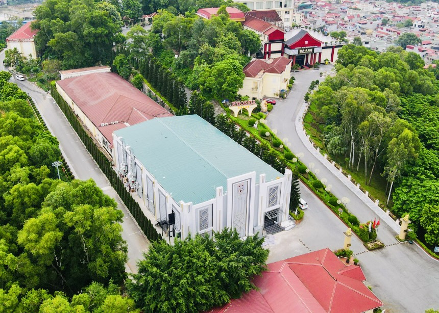 Xây dựng quán bar không phép, Tập đoàn Phượng Hoàng bị xử phạt