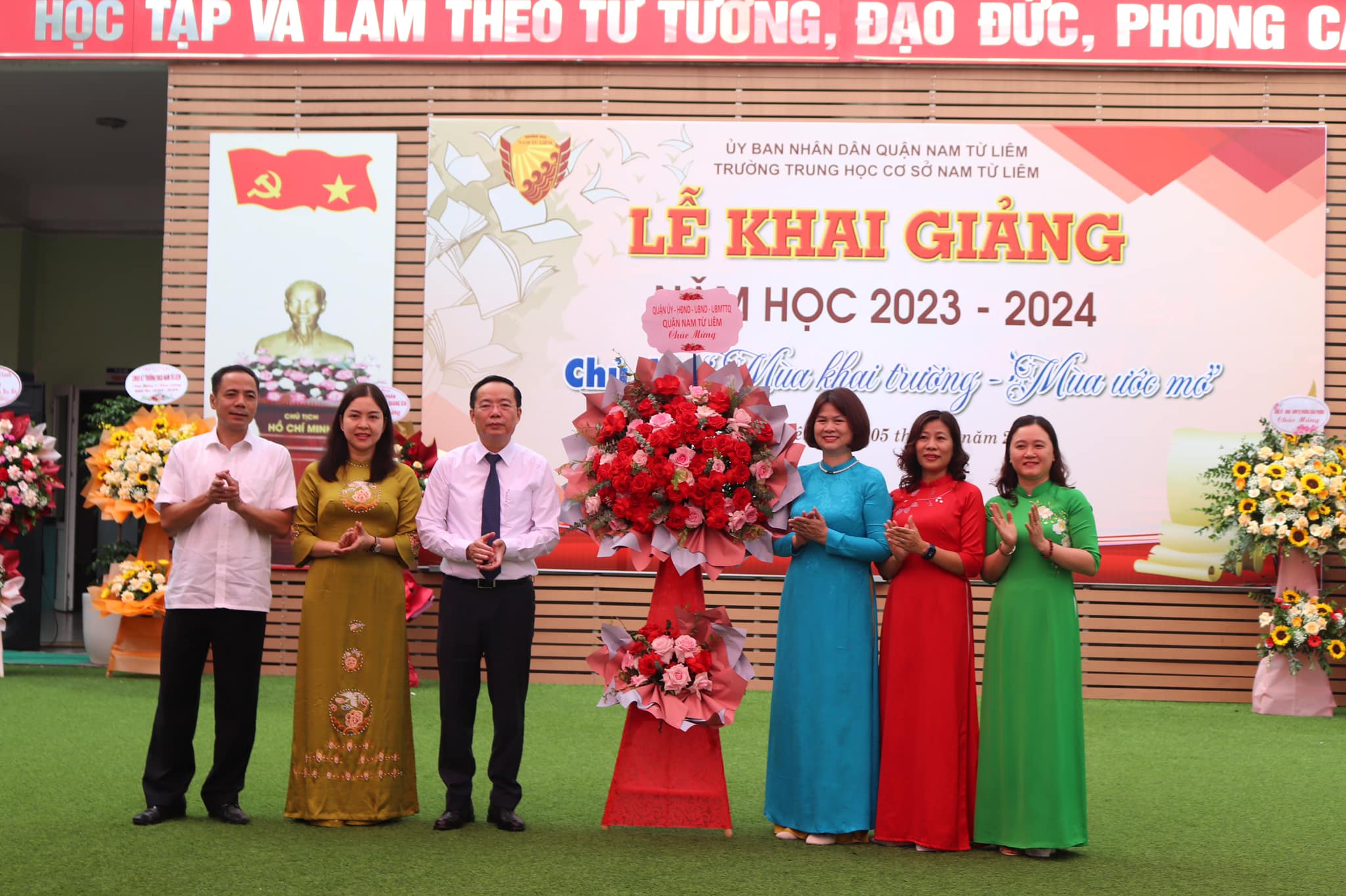 Trường THCS Nam Từ Liêm từng bừng chào đón năm học mới 2023-2024