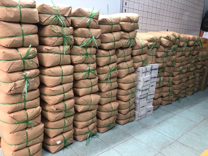 TP.HCM tạm giữ lượng lớn đường cát không rõ nguồn gốc