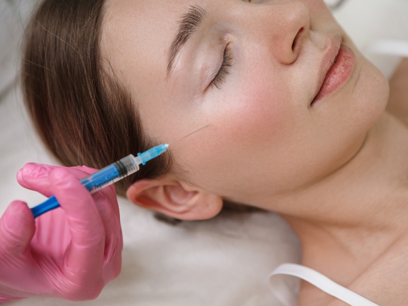 Tiêm filler không rõ nguồn gốc, hai trường phải nhập viện cấp cứu