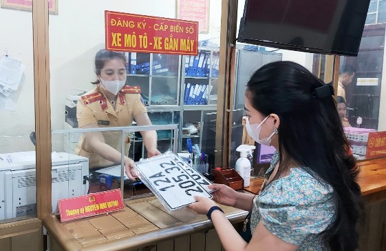 Từ ngày 2210, thay đổi mức lệ phí đăng ký, cấp biển ô tô, xe máy tại Hà Nội, TP.HCM