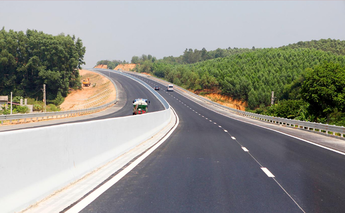 Thủ tướng yêu cầu khẩn trương xây dựng quy chuẩn về đường bộ cao tốc