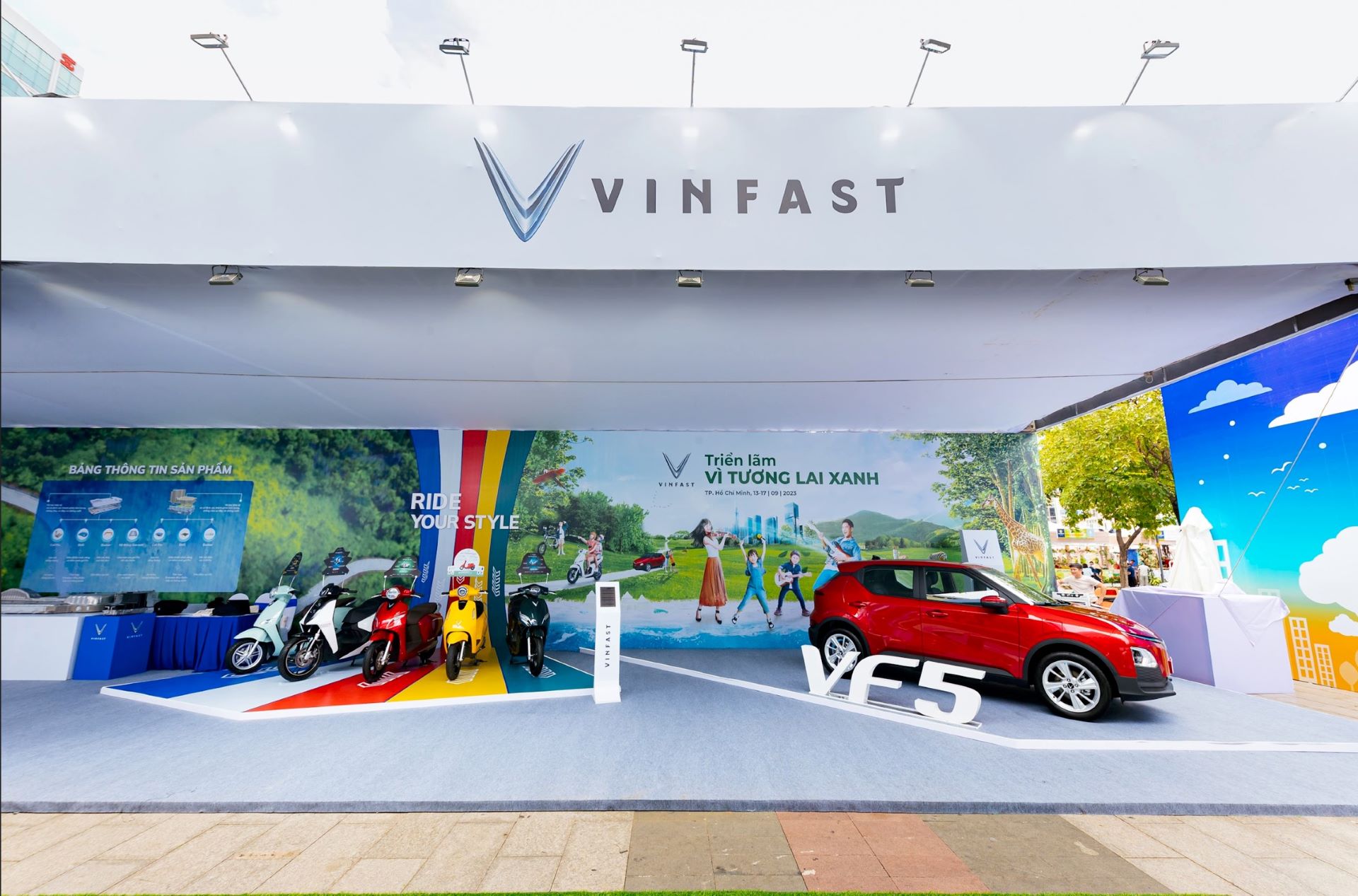 VinFast hâm nóng triển lãm Green Growth Show 2023 với loạt xe điện thông minh và phụ kiện độc đáo 
