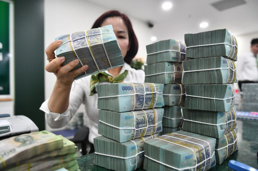 Loạt nhà băng tiếp tục giảm lãi suất huy động