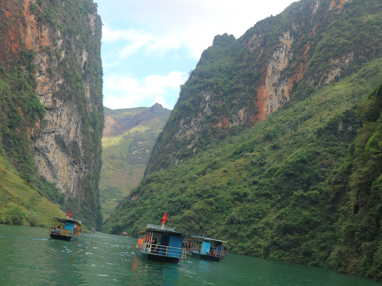 Hà Giang Khôi phục vận chuyển khách du lịch trên lòng hồ thủy điện Nho Quế 1