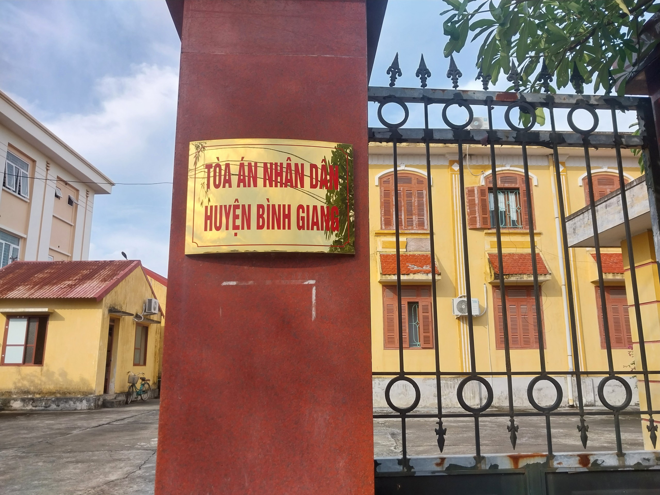 Vụ chia tài sản ly hôn tại TAND huyện Bình Giang Tòa sơ thẩm chưa làm hết trách nhiệm