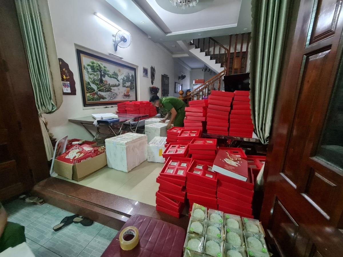 Phát hiện hơn 1300 chiếc bánh Trung thu đến từ tương lai tại Đà Nẵng