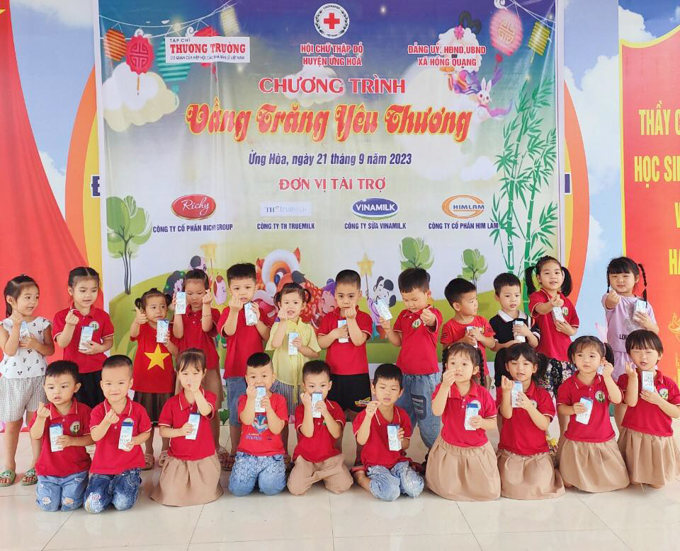 Tiếp tục dành tặng những phần quà ý nghĩa tới các em nhỏ tại Ứng Hoà dịp Tết Trung thu