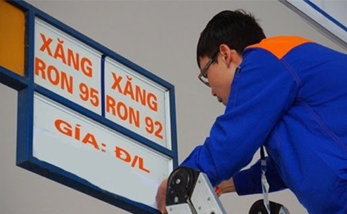 Lùi kỳ điều chỉnh giá bán lẻ xăng dầu sang ngày 210