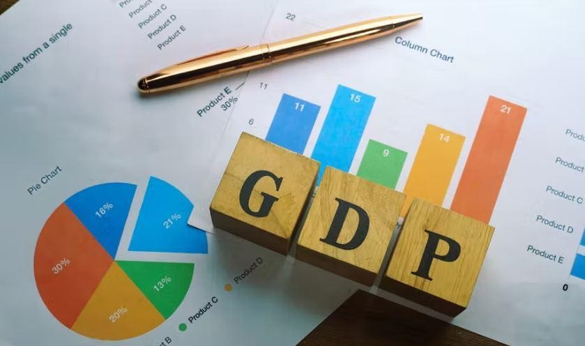 ADB hạ dự báo tăng trưởng GDP Việt Nam 2023 xuống 5,8%
