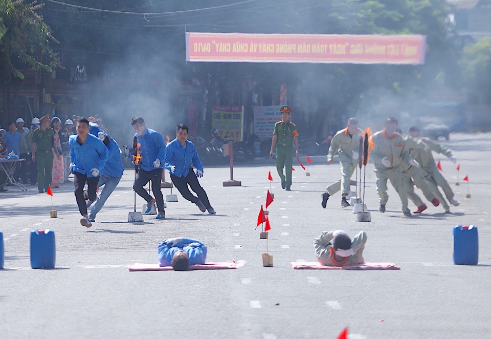 Huyện Ứng Hoà tổ chức Hội thao nghiệp vụ chữa cháy và cứu nạn, cứu hộ